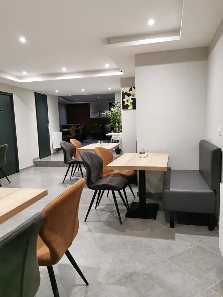 Salle du restaurant Royal Kebab (1)